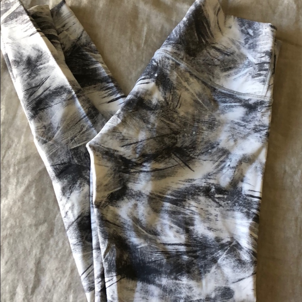 Wunder Under 7/8 length. Size 6.